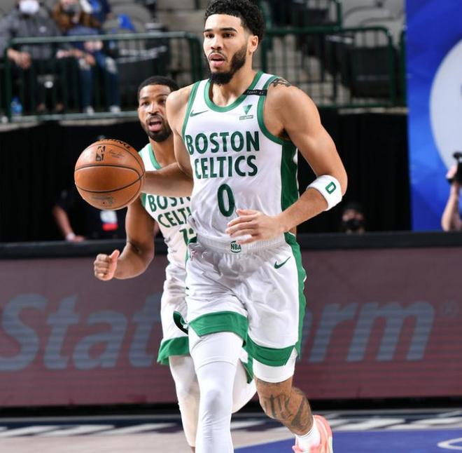 关键时刻巴塞罗那备战全明星赛,防线松动细节曝光,目标明确,团队化学反应显著 关键时刻巴塞罗那备战全明星赛,防线松动细节曝光,目标明确,团队化学反应显著